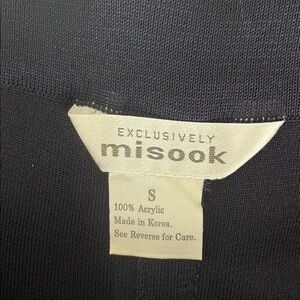 Misook Navy and Cream Knit 3 piece set with Red Accents